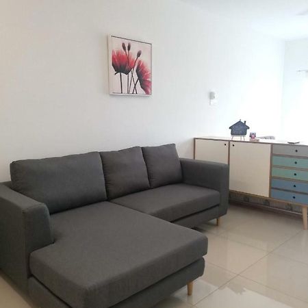 2 Carpark Gep 5 Star Hotel Bed & Sofa Studio سيري كيمبانغان المظهر الخارجي الصورة