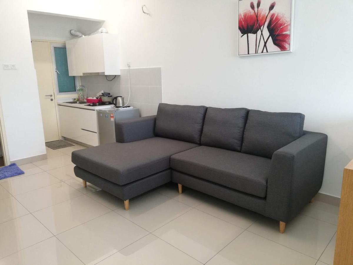 2 Carpark Gep 5 Star Hotel Bed & Sofa Studio سيري كيمبانغان المظهر الخارجي الصورة