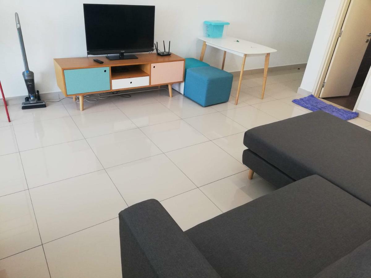 2 Carpark Gep 5 Star Hotel Bed & Sofa Studio سيري كيمبانغان المظهر الخارجي الصورة