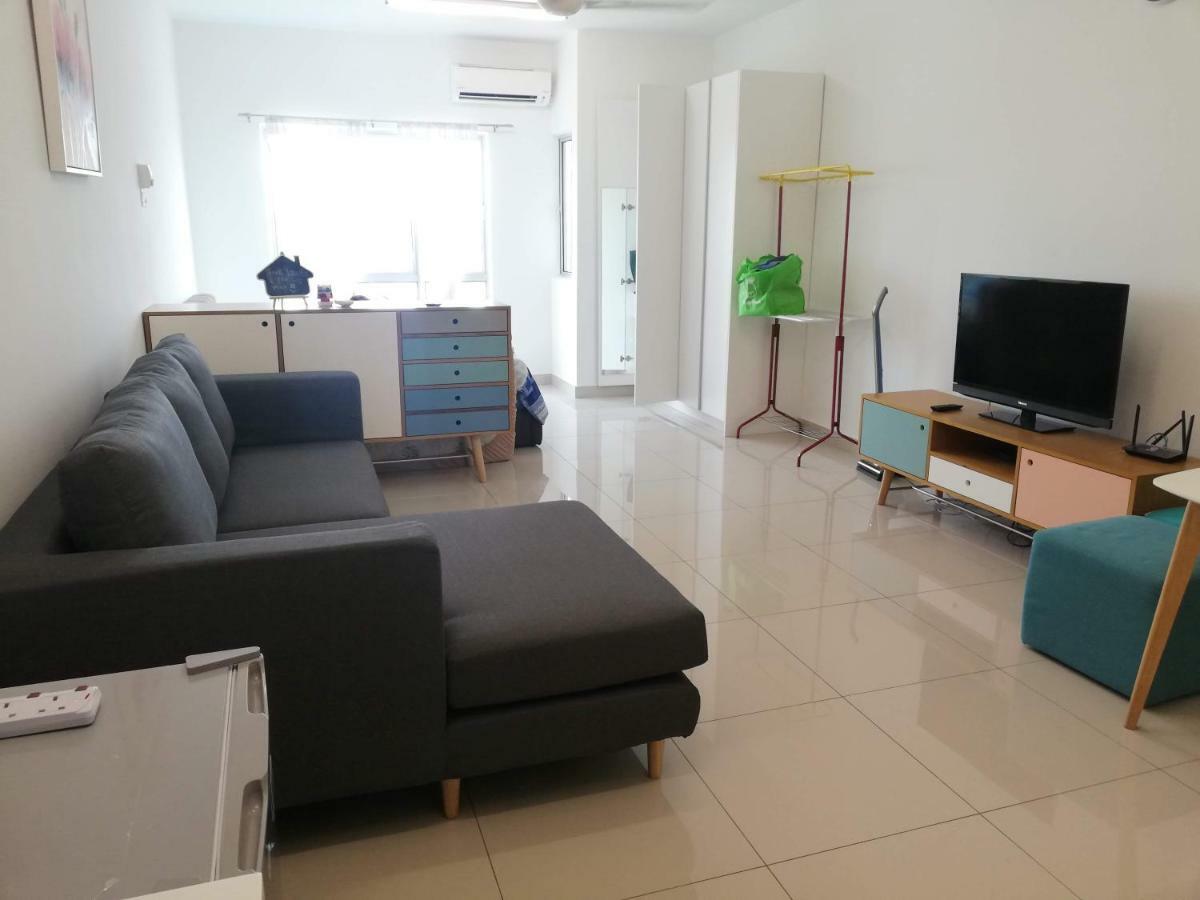 2 Carpark Gep 5 Star Hotel Bed & Sofa Studio سيري كيمبانغان المظهر الخارجي الصورة