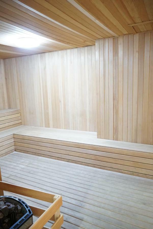 2 Carpark Gep 5 Star Hotel Bed & Sofa Studio سيري كيمبانغان المظهر الخارجي الصورة
